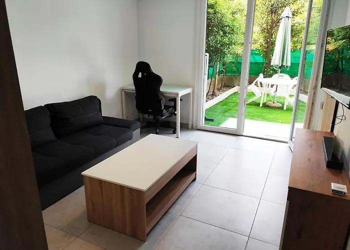 Menton, Appartement/Jardin, Proche Mer Et Centre