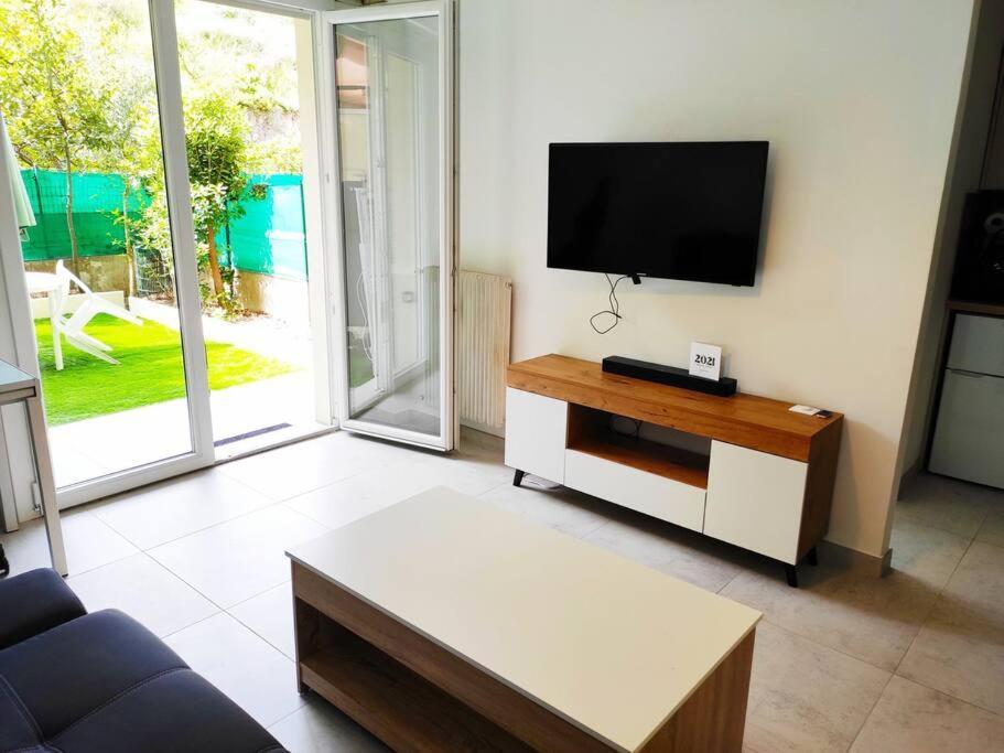 Apartment Menton, Appartement/jardin, Proche Et Centre