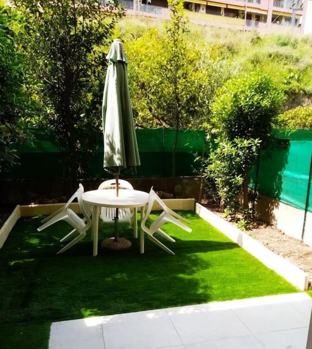 Apartment Menton, Appartement/jardin, Proche Et Centre *